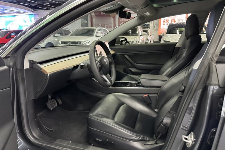 Used Tesla Model 3 2019 Long-Range All-Wheel-Drive Version
