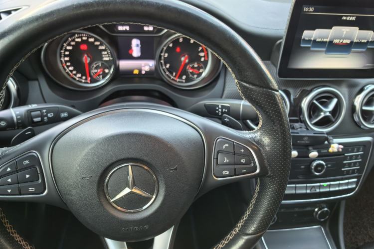 Used Mercedes-Benz GLA 2017 GLA 220 4MATIC Fashion Model