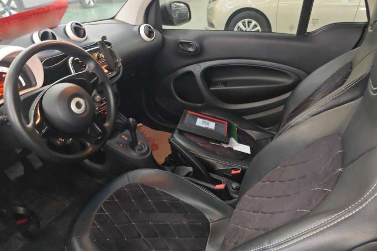 Used  fortwo 2015 1.0L 52 kW hardtop Dynamic version
