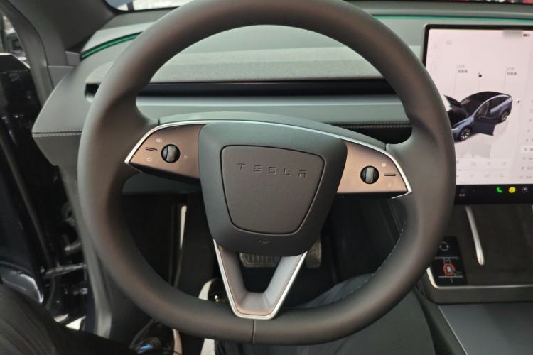 Used Tesla Model Y L 2025 Long-Range All-Wheel-Drive Version