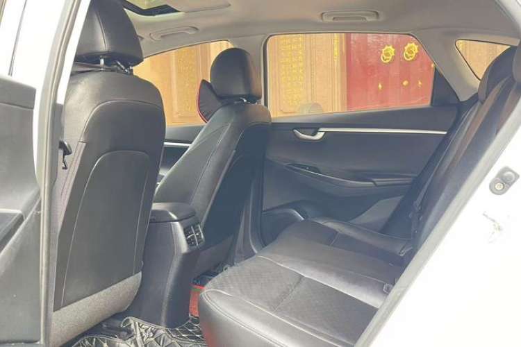 Used Hyundai Celesta Traveler 2018 1.6L Automatic Yixin Model China V Standard
