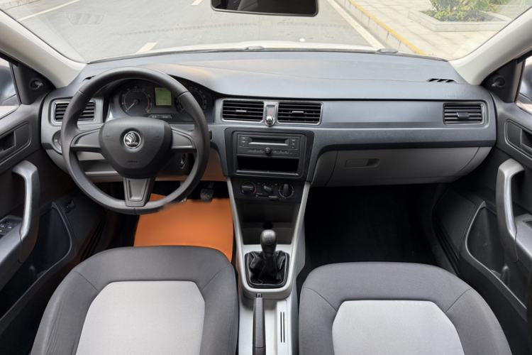 Used Skoda Rapid 2016 1.6L Manual Front-Wheel-Drive Version
