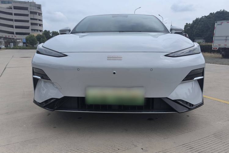 Used  E8 2025 575 km Intelligent Driving Edition
