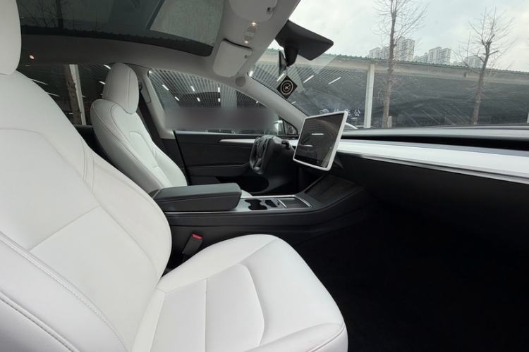 Used Tesla Model Y 2021 Long-Range All-Wheel-Drive Version 3D7
