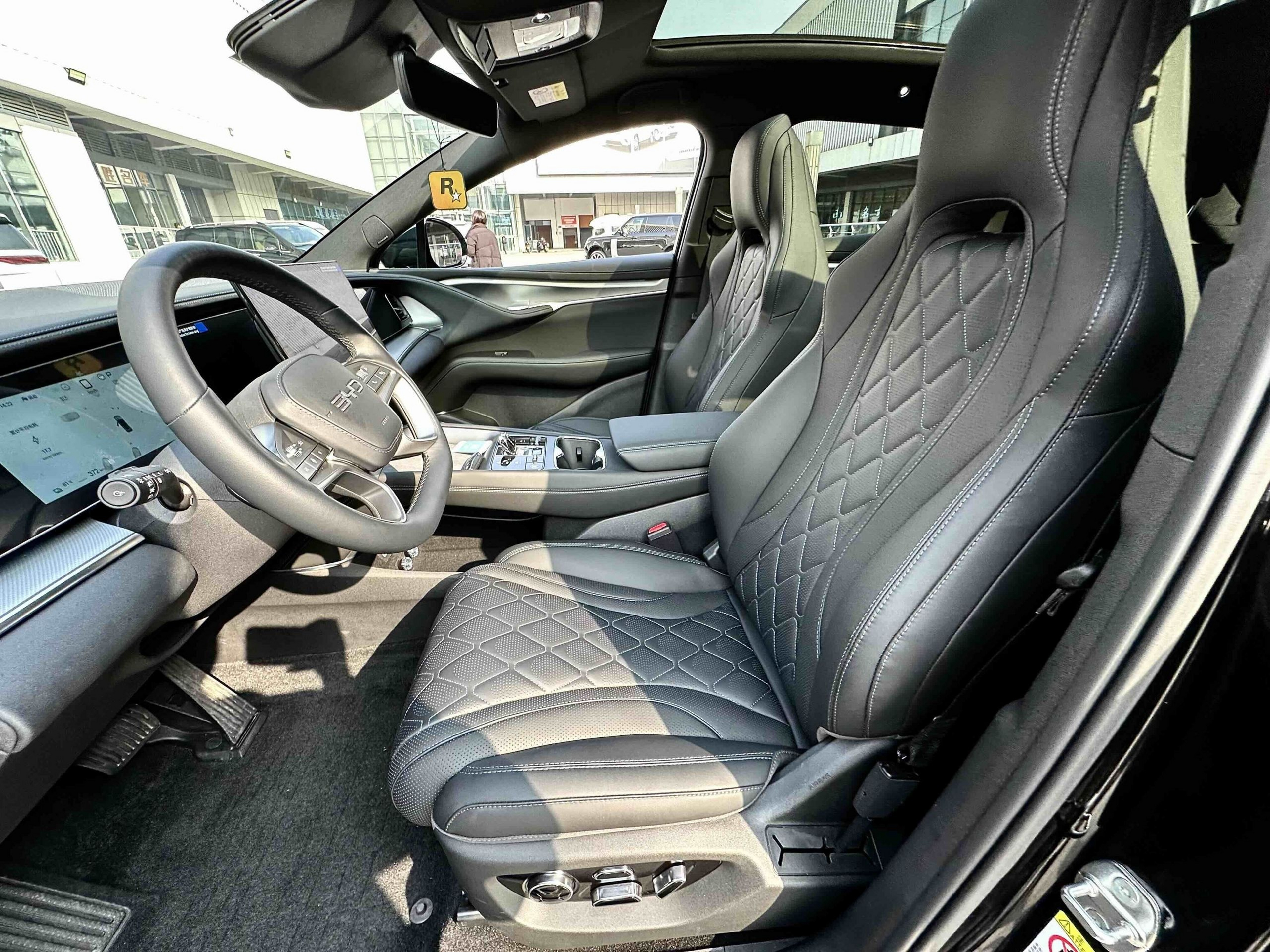 Переднее сиденье в автомобиле