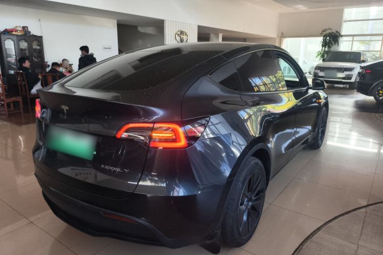 Used Tesla Model Y 2024 Long-Range All-Wheel-Drive Version
