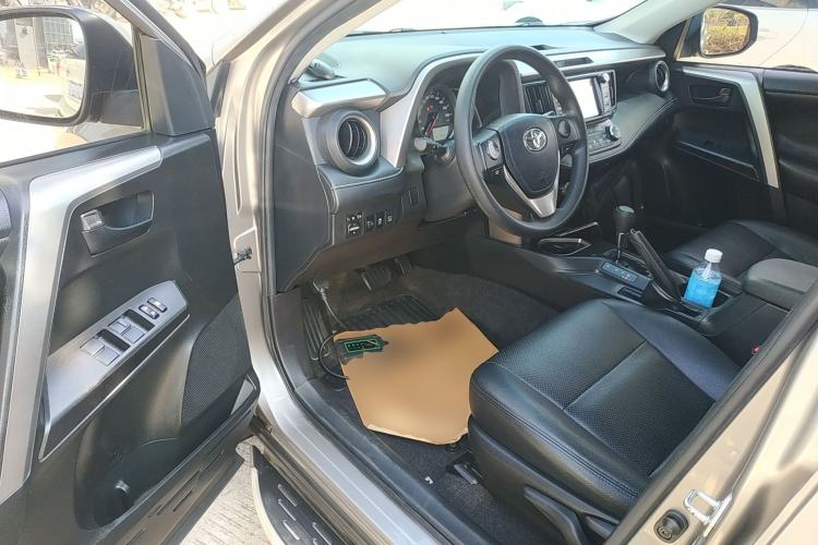 Used Toyota RAV4 2016 2.0L CVT Two-Wheel Drive Fashion Edition China V Standard