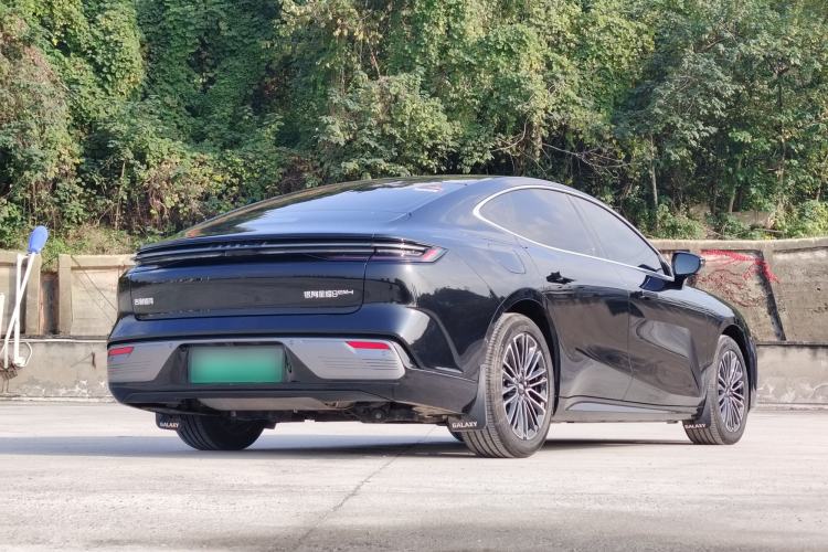 Used  Galaxy 8 2025 130km EM-i Deluxe Edition
