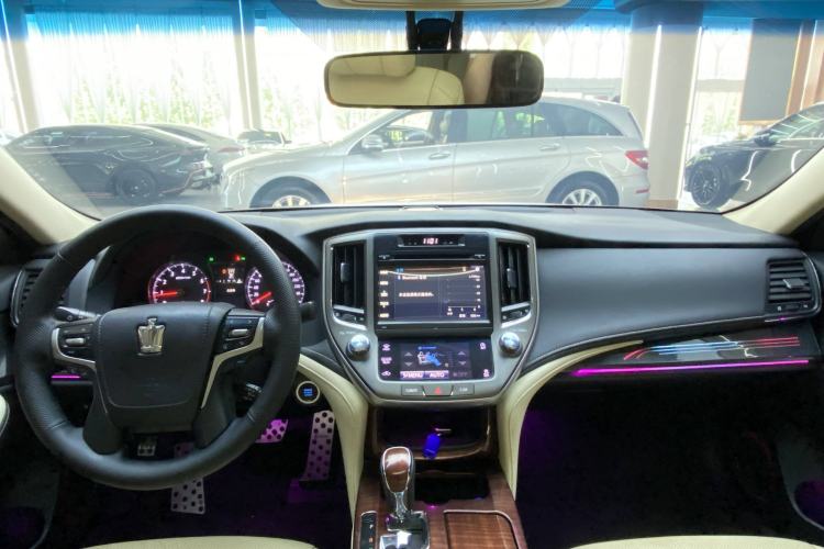 Used Toyota Crown 2015 2.0T Fashion Edition
