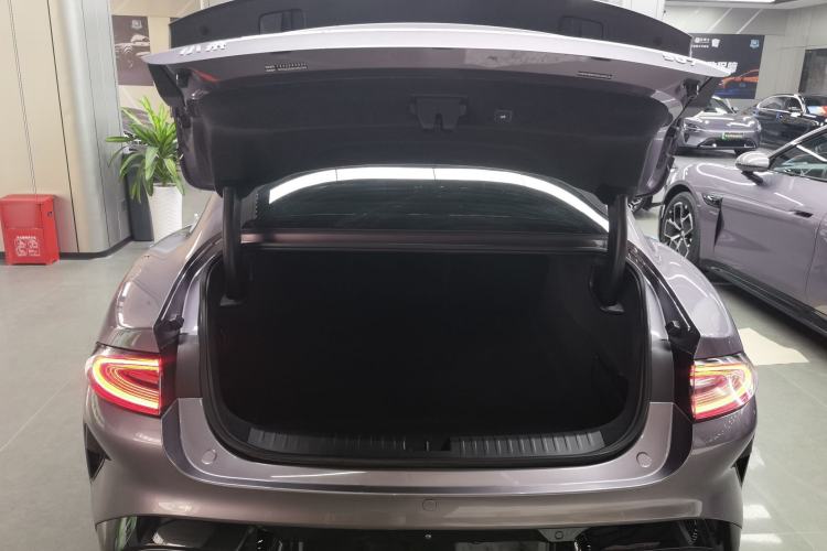 Used  SU7 2024 Rear-Drive Ultra-Long Range Advanced Pro-Level Intelligent Driving Version
