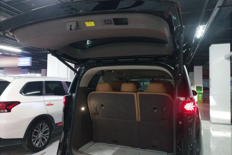 Used Denza D9 2022 EV 600 Four-Wheel Drive Prestige Model
