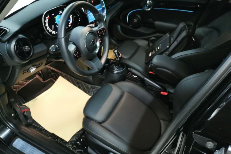 Used  MINI 2023 Updated 1.5T COOPER Artist Five-Door Edition
