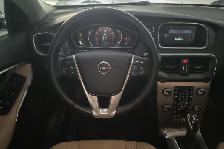 Used Volvo V40 2017 Cross Country T3 Zhiya Edition