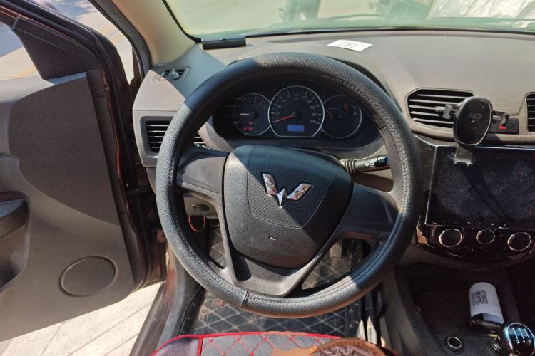 Used Wuling Hongguang 2014 1.5L S Standard Version