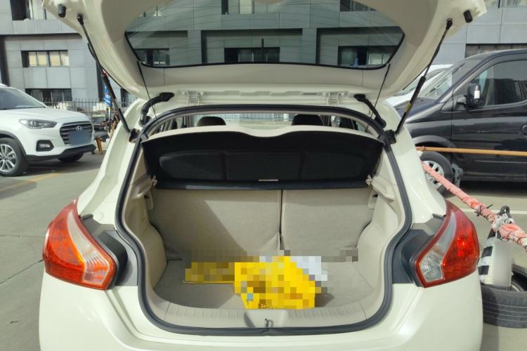 Used Nissan Tiida 2011 1.6L Manual Comfort Version
