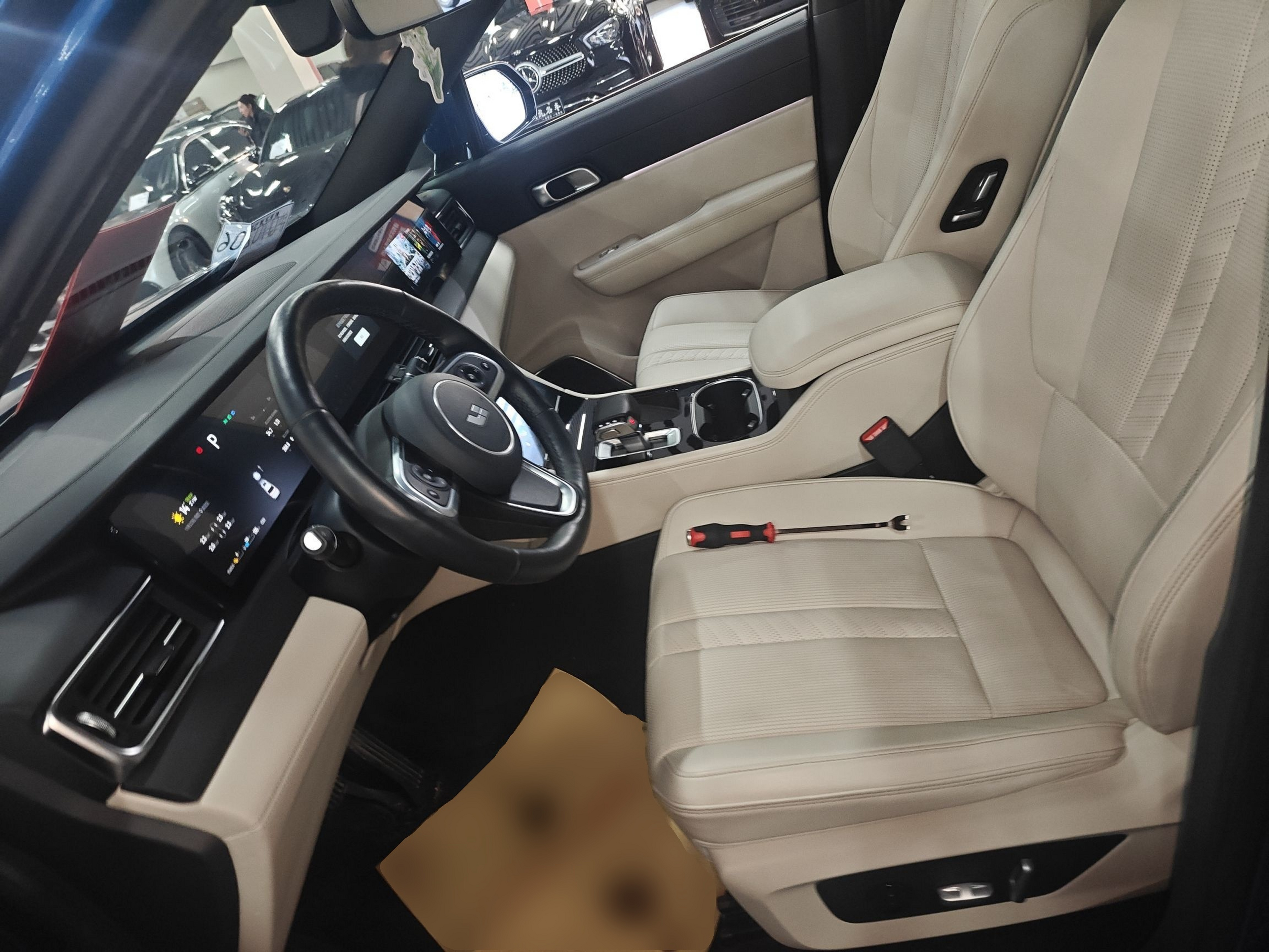 المقاعد الأمامية داخل السيارة