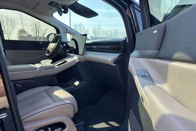 Used XPeng X9 2025 740 Ultra-Long Range Max
