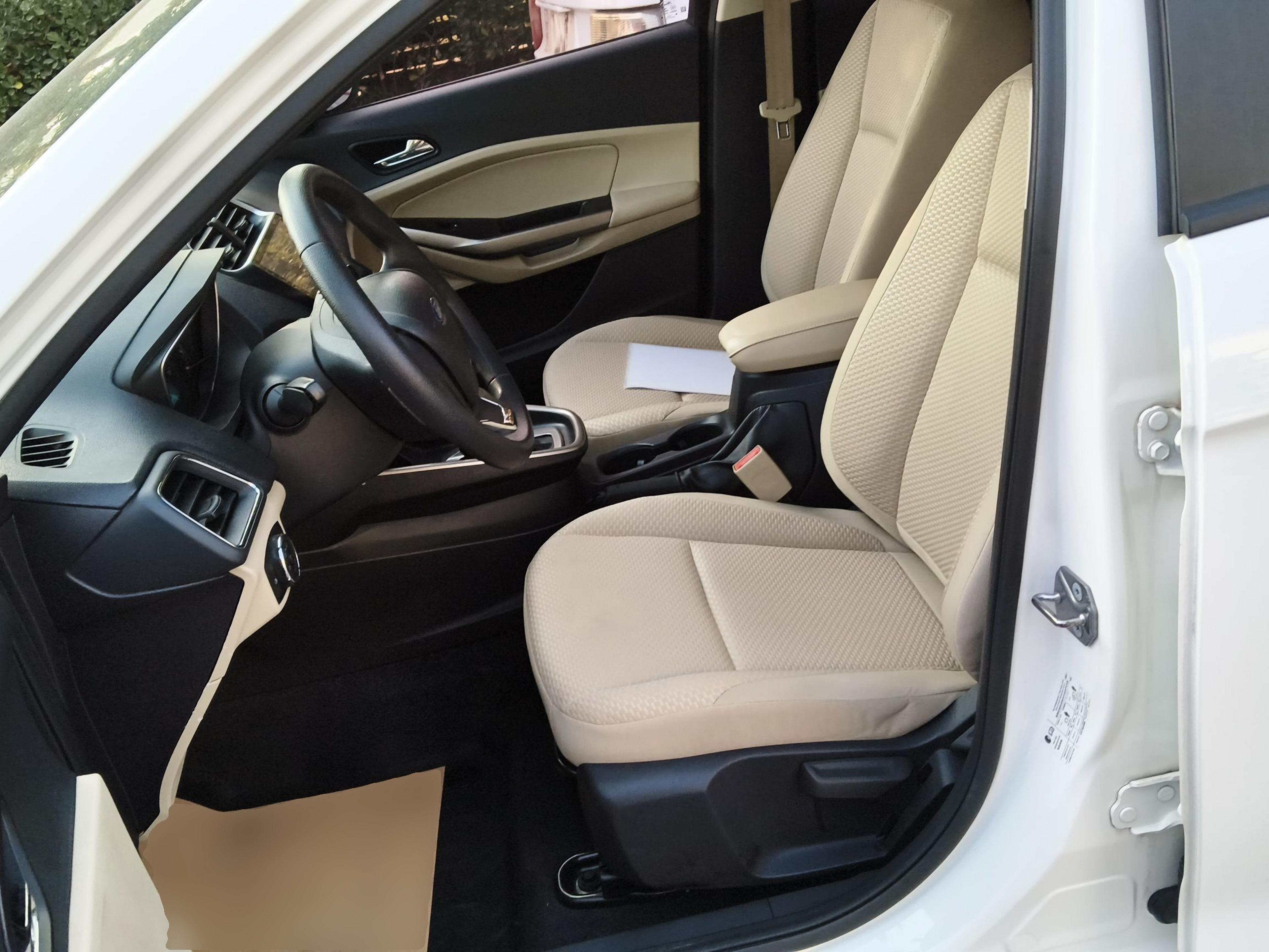 Переднее сиденье в автомобиле