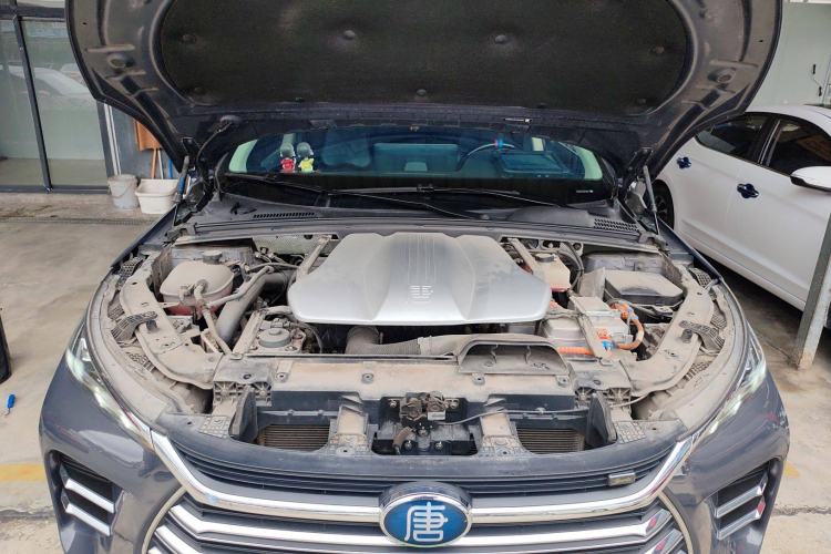 Used BYD Tang New Energy 2018 DM 2.0T All-Wheel Drive Smart Connect Elite 7-Seater China V Emission Standard
