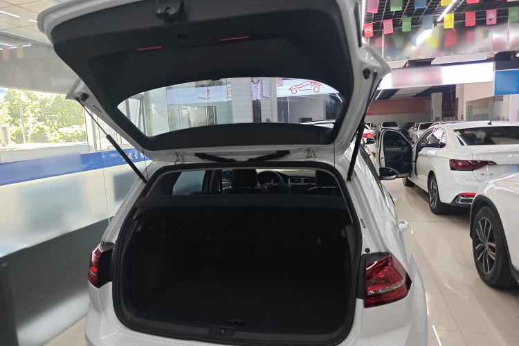 Used Volkswagen Golf 2017 230TSI Automatic Comfort Edition – Celebrating Milestone of One Million Units
