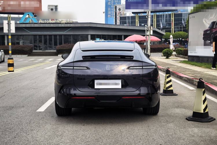 Used  12 2025 Max Extended-Range Edition
