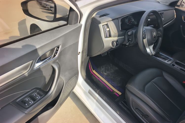 Used Roewe i6 2020 PLUS 1.6L CVT 4G Connected Glory Flagship Edition