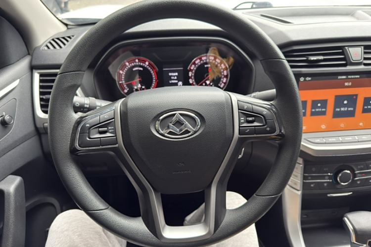 Used SAIC MAXUS T60 2017 2.0T Gasoline Automatic Two-Wheel Drive High-Ride Elite Standard Cabin
