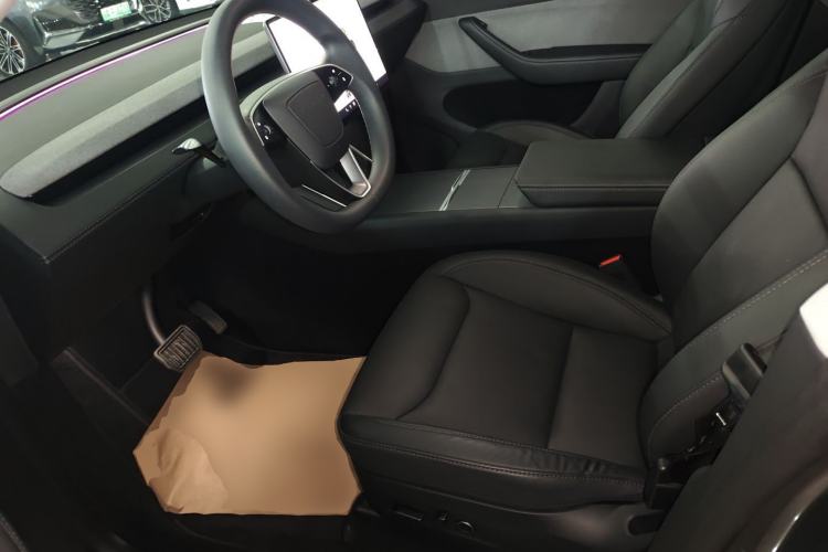 Used Tesla Model Y 2025 Rear-Wheel-Drive Version
