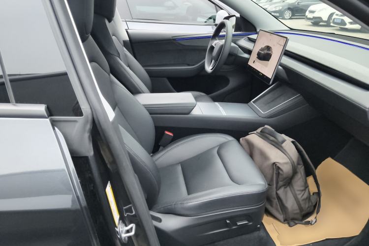 Used Tesla Model Y 2025 Long-Range All-Wheel-Drive Version