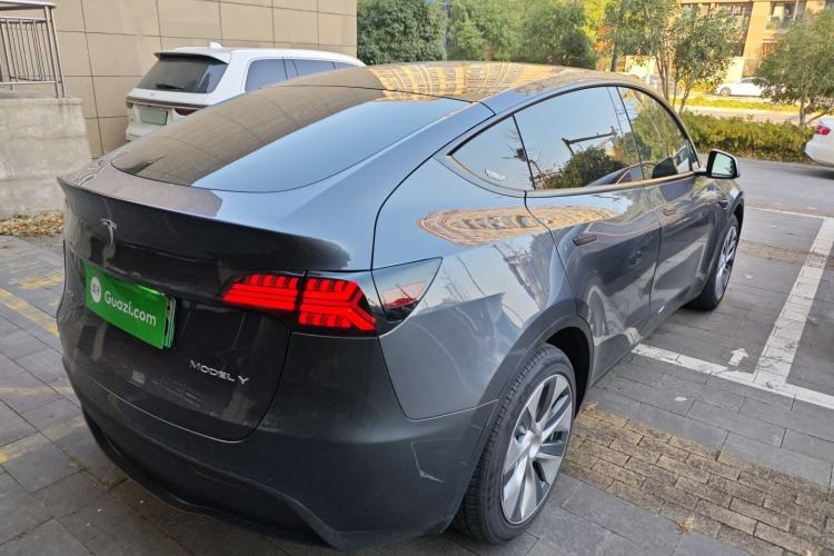 Used Tesla Model Y 2021 Long-Range All-Wheel-Drive Version 3D7