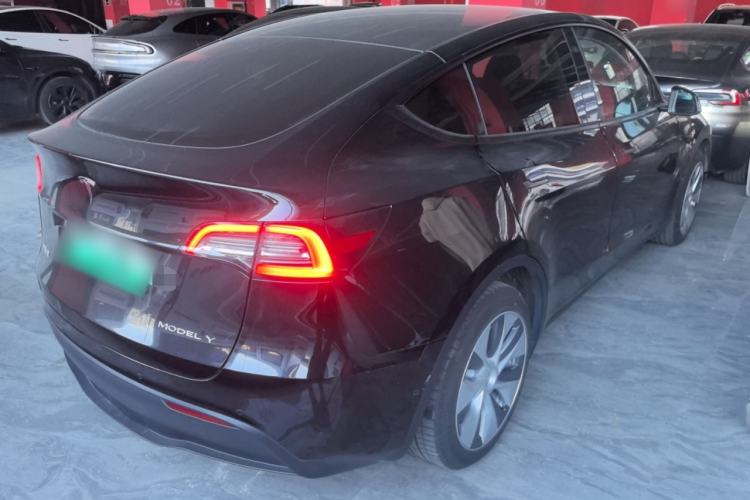 Used Tesla Model Y 2022 Long-Range All-Wheel-Drive Version
