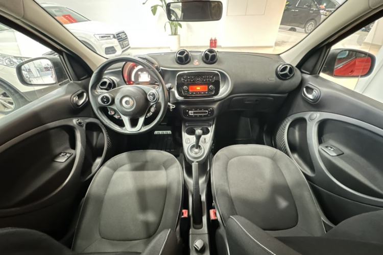 Used  forfour 2016 1.0L 52 kW Passion Edition