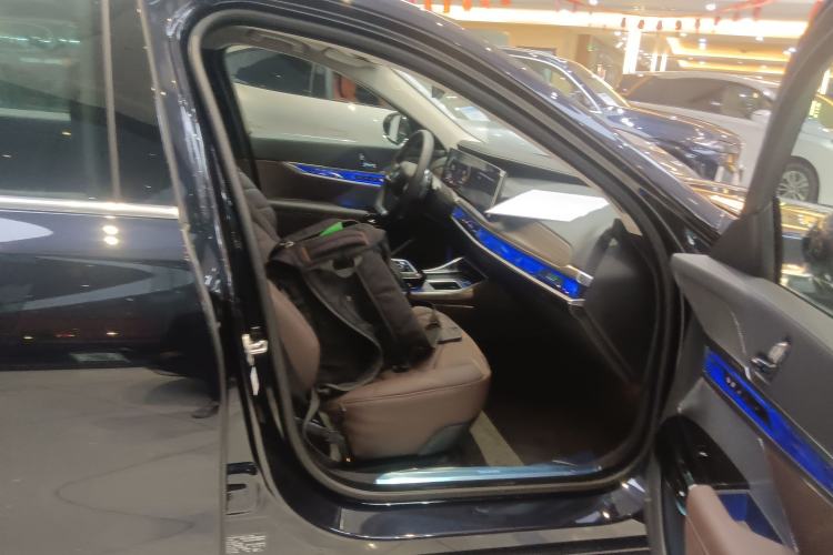 Used BMW 7 Series 2023 735Li Luxury Package