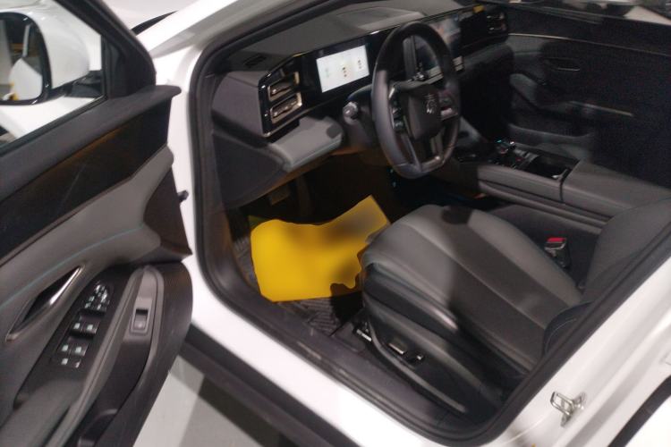 Used BYD Qin L 2025 DM-i Smart Drive 120KM Leading Model
