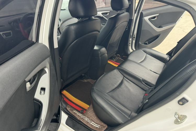 Used Hyundai Elantra (5th Generation / Langdong) 2016 1.6L Automatic Smart Version