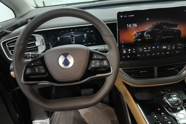 Used Denza D9 2024 DM-i 980 Four-Wheel Drive Prestige Model
