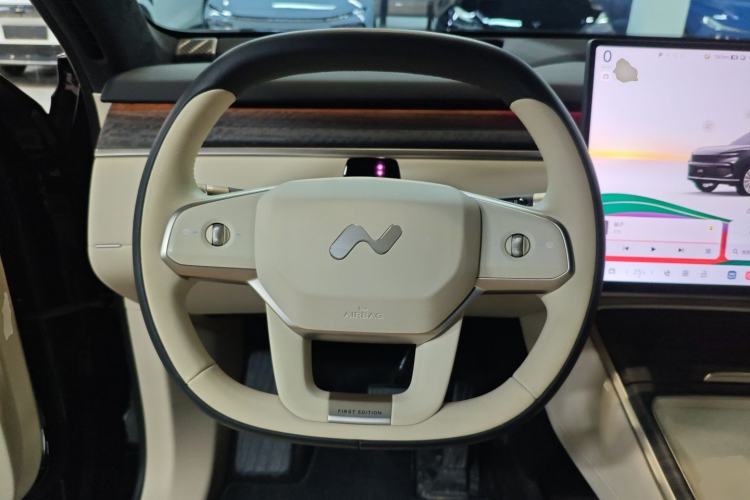 Used ONVO Luxeed L90 2025 Model—Ultra Six-Seater Version
