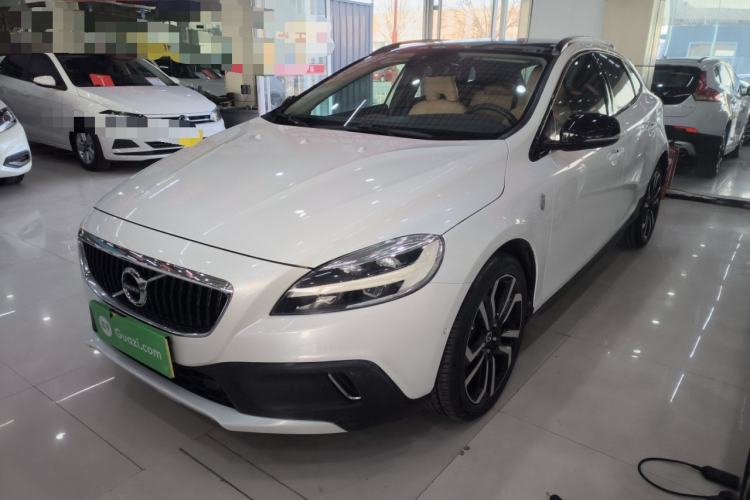 Used Volvo V40 2017 Cross Country T3 Zhiya Edition