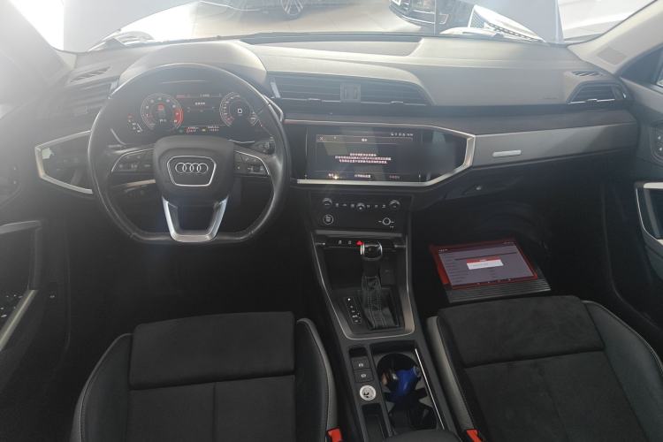 Used Audi Q3 2023 35 TFSI Fashion Dynamic Model (1.5T)
