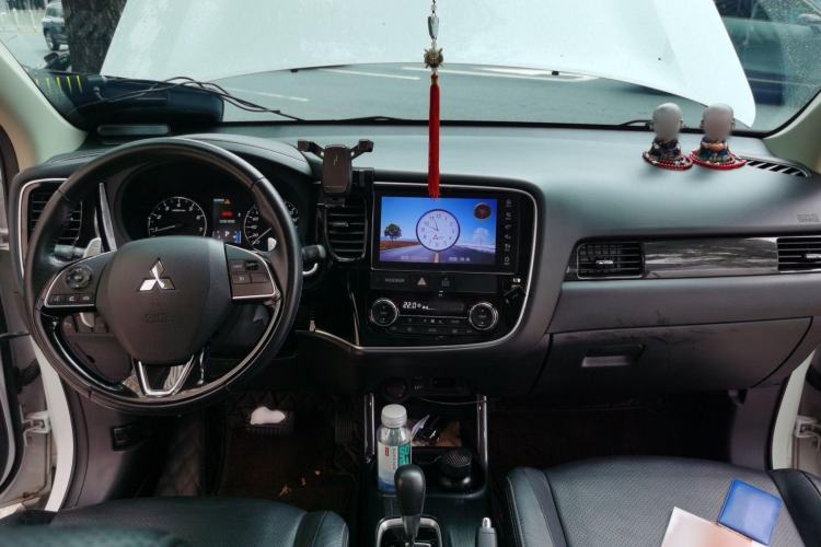 Used Mitsubishi Outlander 2016 2.4L 4x4 Luxury Edition 7-Seater
