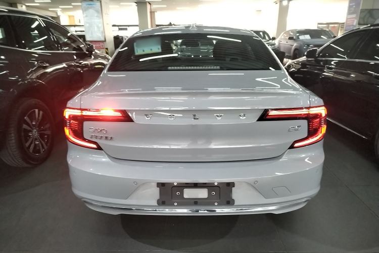 Used Volvo S90 2024 B5 Zhiyi Luxury Edition
