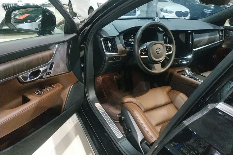 Used Volvo S90 2025 B5 Zhiya Luxury Edition
