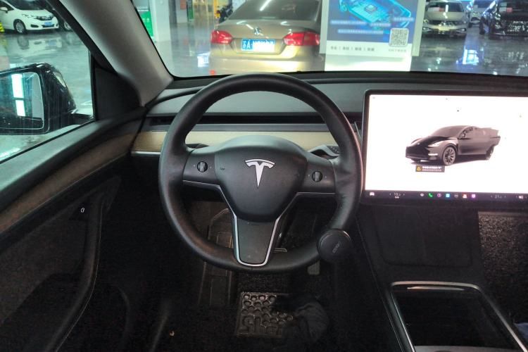 Used Tesla Model Y 2022 Long-Range All-Wheel-Drive Version

