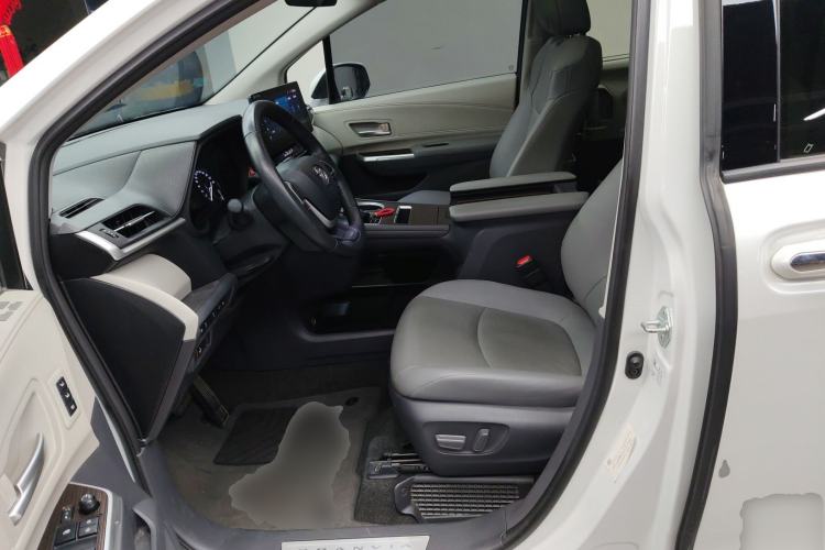 Used Toyota Granvia 2023 2.5L Hybrid Prestige PLUS Edition