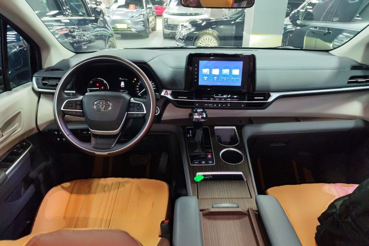 Used Toyota Sienna 2023 2.5L Hybrid Comfort Edition
