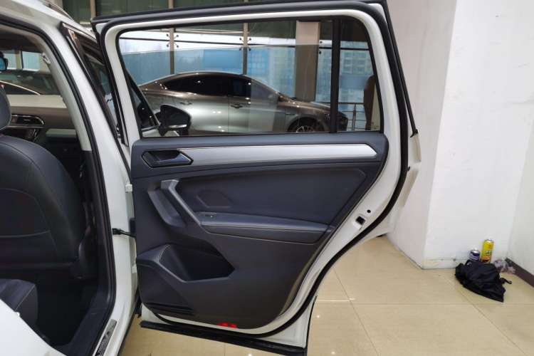 Used Volkswagen Tiguan L 2017 380TSI Automatic All-Wheel-Drive Luxury Edition
