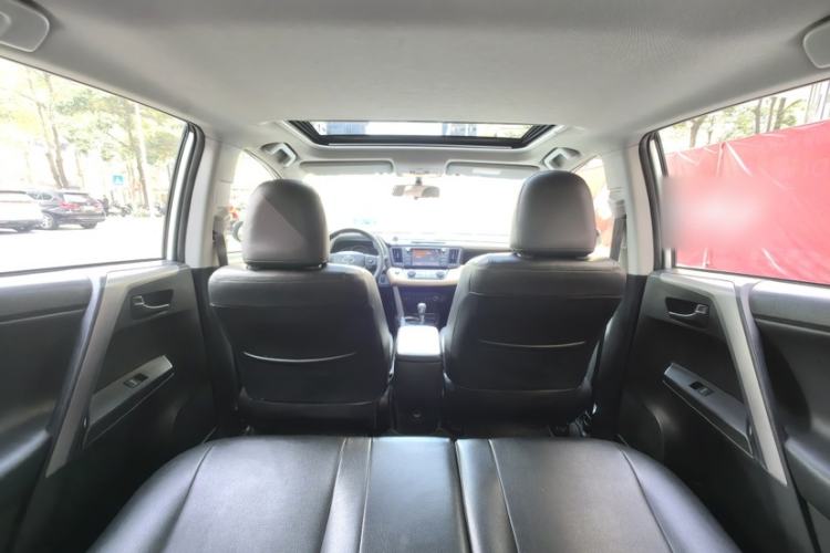 Used Toyota RAV4 2016 2.0L CVT Two-Wheel Drive Fashion Edition China V Standard
