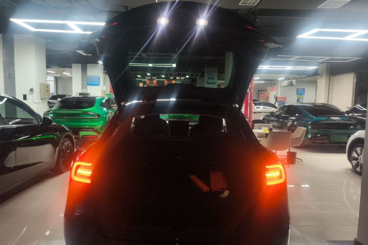 Used Tesla Model Y 2023 Rear-Wheel-Drive Version
