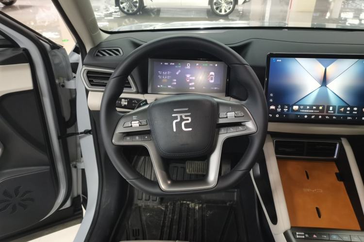 Used BYD Yuan UP 2025 Intelligent Driving Version 401 KM Dynamic Edition
