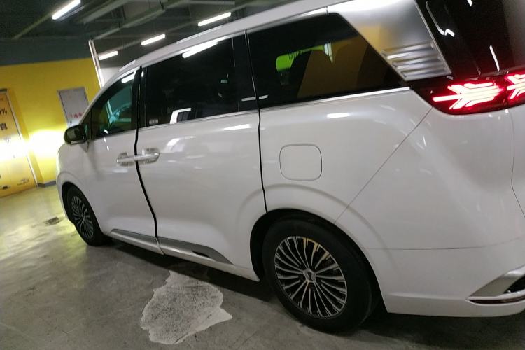 Used Denza D9 2022 DM-i 1040 Prestige Model